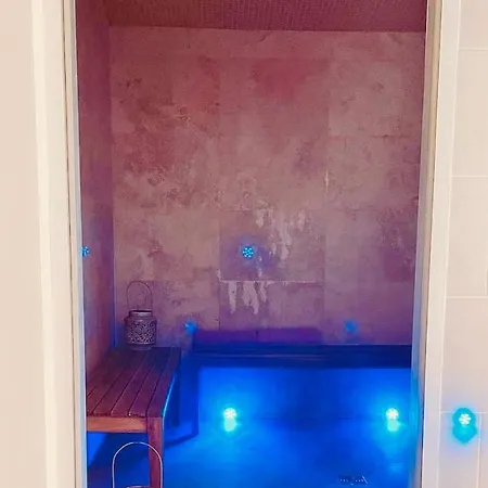 Jacuzzi Apartmanhotel