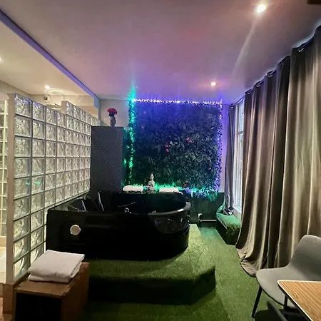 Jacuzzi Aparthotel Paříž